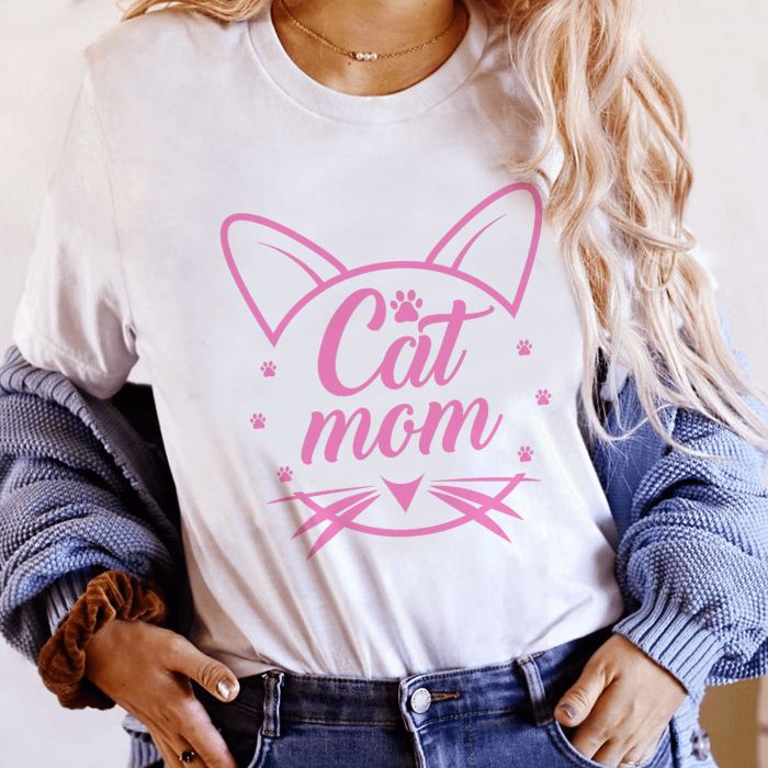 Tricou Cat Mom: O declarație elegantă pentru fanaticii felinelor