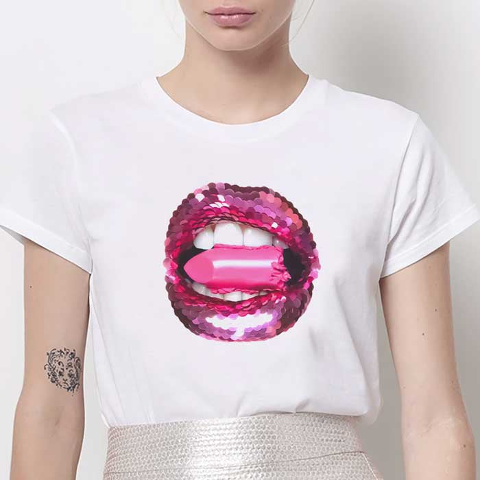Tricou grafic cu gura cu paiete