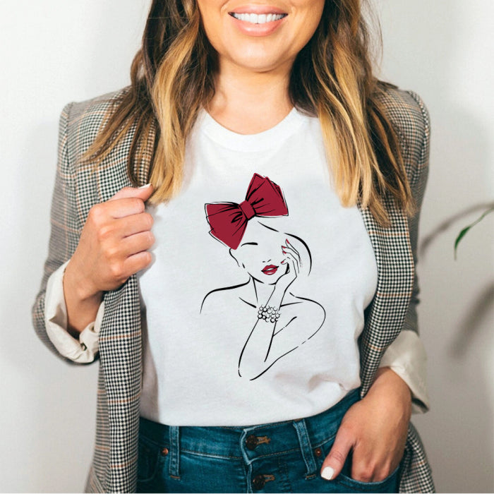 Tricou alb șic cu funda roșie