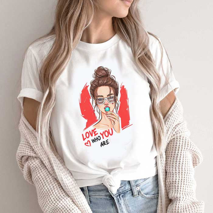 Tricou cu imprimeu grafic Love Who You Are