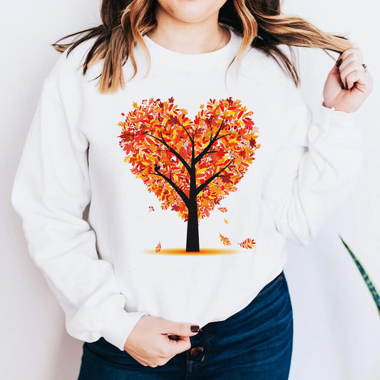 Tricou cu inimă de frunze de toamnă: un element esențial elegant de toamnă
